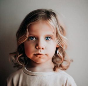 کودکان در چند سالگی میتوانند خودشان لباس بپوشند