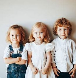 کودکان در چند سالگی میتوانند خودشان لباس بپوشند